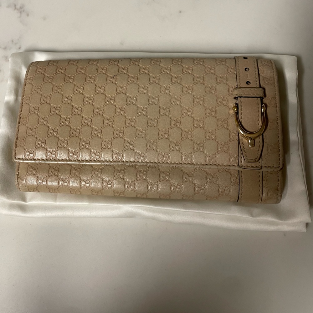 Gucci Micro Guccissima Leather Buckle Flap Continental Wallet